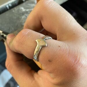 I’m selling a original silver screw size 10 very comfortable fit. Thank you